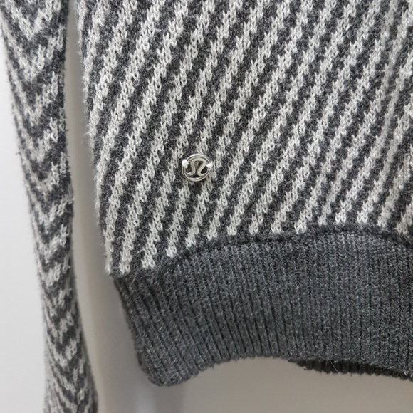 Lululemon Striped Crew Sweater - Size 4 - Picture 4 of 4